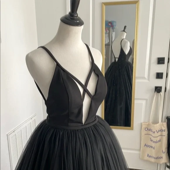 Mac Duggal Plunge Neck, Low Back Full Skirt Black Evening Gown - Picture 2 of 13